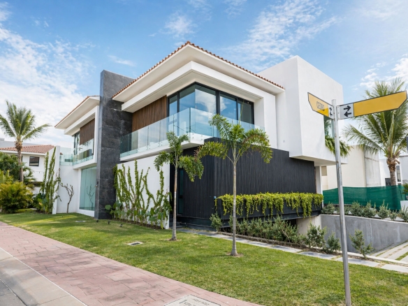 Residencia de Lujo en Venta en Los Tigres, Nuevo Vallarta | Cedros 306